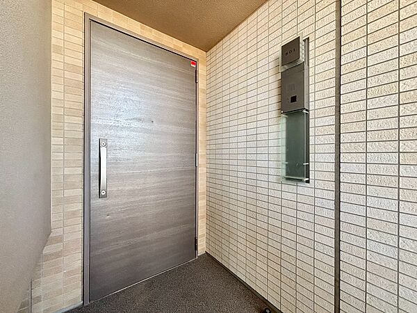 お部屋の入口。玄関を開ければ安らぎのご自宅が待っています。