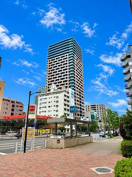 東京メトロ有楽町線・都営大江戸線／月島駅から徒歩2分の好立地に位置するタワーマンションです。