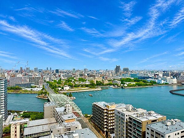 24階バルコニーからの眺望はとても見晴らしがよく、風通しも良好です。
