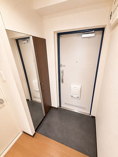 622755512424857明るく清潔感のある玄関・廊下。住まい全体に統一感のあるリノベーションデザインです。636