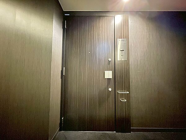 お部屋の入口。玄関を開ければ安らぎのご自宅が待っています。