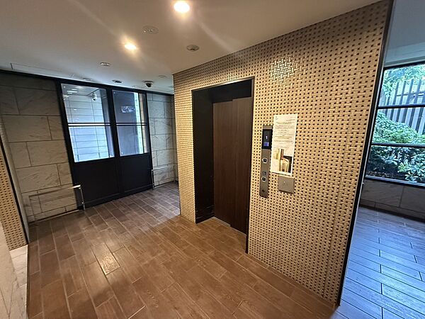 エレベーター完備。
