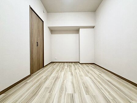 北側のプライベート性の高い洋室。書斎や趣味部屋としても集中しやすい空間です。