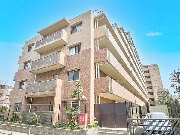 現地外観（2026年9月撮影）10階建のマンションとなります。