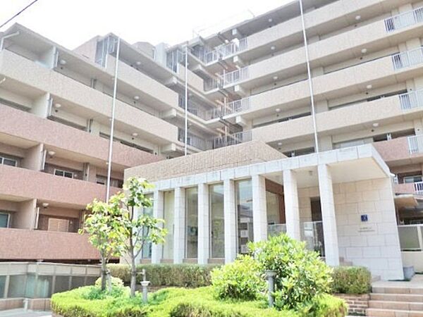 現地外観（2026年9月撮影）10階建のマンションとなります。