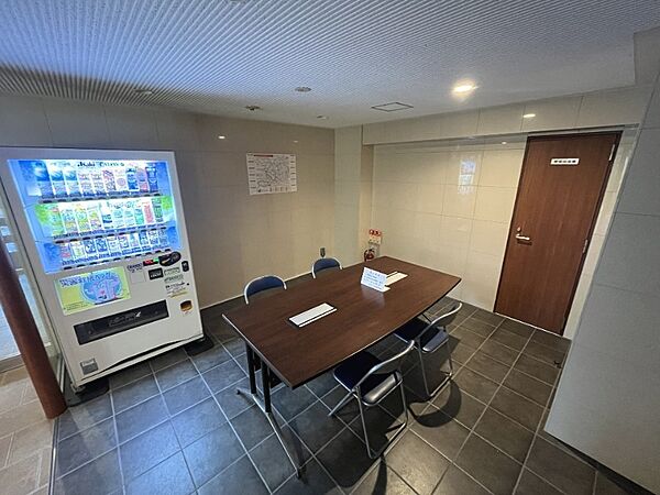 共用部のミーティングルームです。住まいとは別に、打ち合わせなどに利用できるスペースが設けられています。