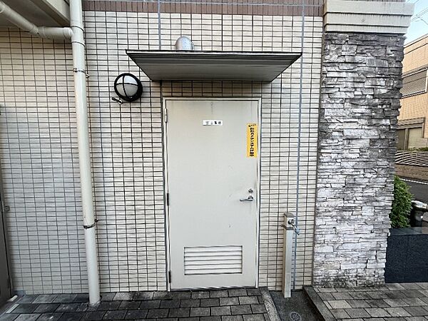 敷地内に設けられたゴミ置き場です。ゴミ出しの曜日や時間など、利用方法はお問い合わせください。