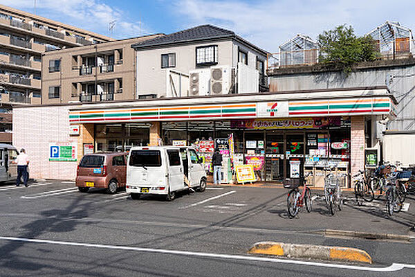 セブン-イレブン足立梅田2丁目店まで約500m