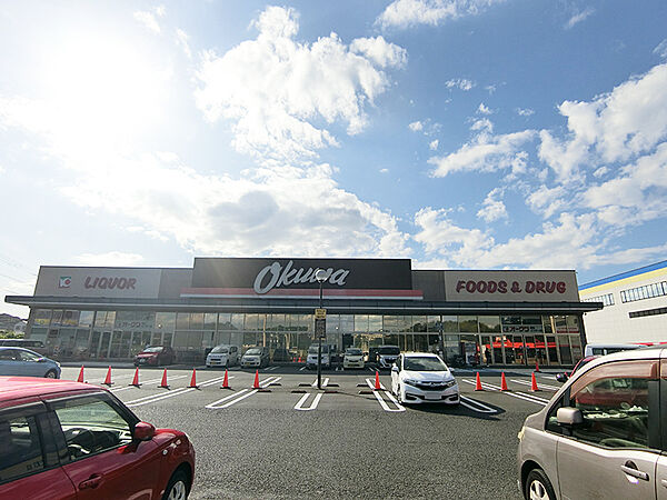 【オークワ香芝インター店】徒歩10分(約800m)。生鮮食品や日用品が取り扱われているスーパー。24時まで営業しており、夜間の買物にも便利です。営業時間/9:00～24:00
