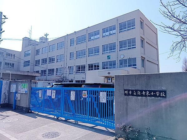 【浜寺東小学校まで徒歩4分(約320m)】お子様が6年間通学しやすい距離にあります。小学校のHPでは、定期的に写真付きでブログが更新されていますので、お子様の学校での様子を知ることができます。