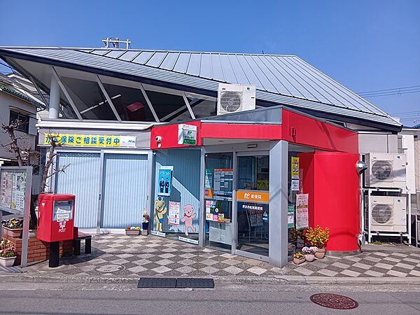【堺浜寺船尾郵便局まで徒歩1分(約80m)】郵便・貯金・保険窓口あり。窓口営業時間は平日9:00～17:00(サービス内容による)、ATM営業時間は平日9:00～17:30、土曜9:00～12:30。