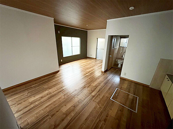【LDK/約15.5帖】フルリフォーム済み・想定利回り14.5％。木造2階建て「2LDK」の住まい。収益物件としてもおすすめです。※リフォームなどの詳細につきましてはお気軽にお問い合わせください。