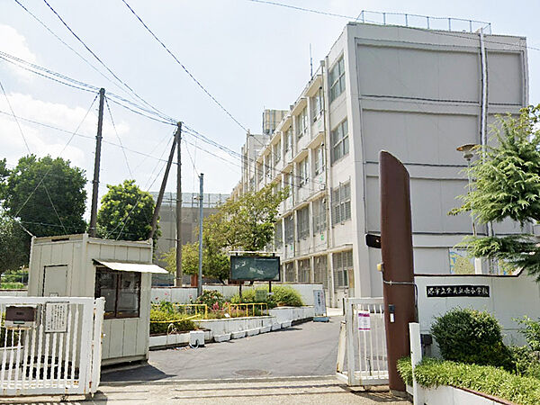 【堺市立登美丘南小学校まで徒歩11分(約880m)】小学校のHPでは、写真付きでブログが更新されていますので、お子様の学校での様子を知ることができます。