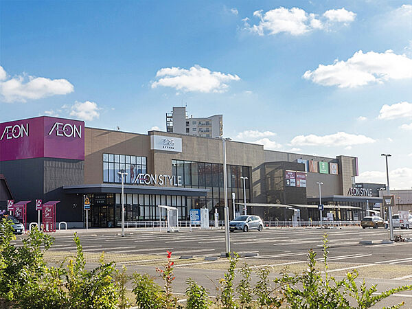 【イオンスタイル東岸和田まで徒歩15分(約1200m)】スーパーのほか、衣料品店や雑貨店、小児科クリニックなどが入る商業施設です。営業時間は各店舗により異なります。