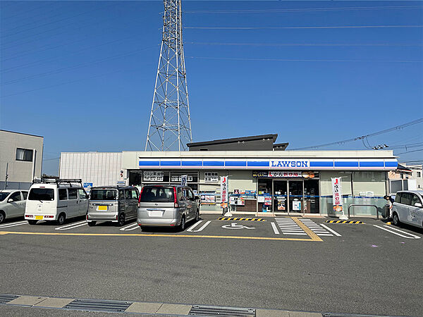 【ローソン岸和田尾生町店まで徒歩4分(約320m)】買い忘れがあった際、気軽に行くことができる距離です。ATM・マルチコピー・お酒・たばこなどが取り扱われています。駐車場有り。/営業時間は24時間。