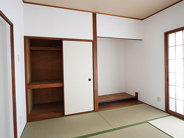 押入