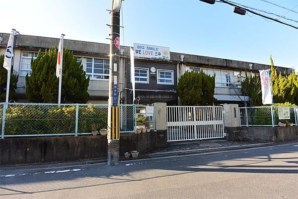 画像16:寝屋川市立第三中学校（824m）