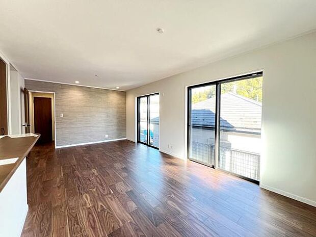 家族とゆったり時間を過ごせるリビングダイニング。