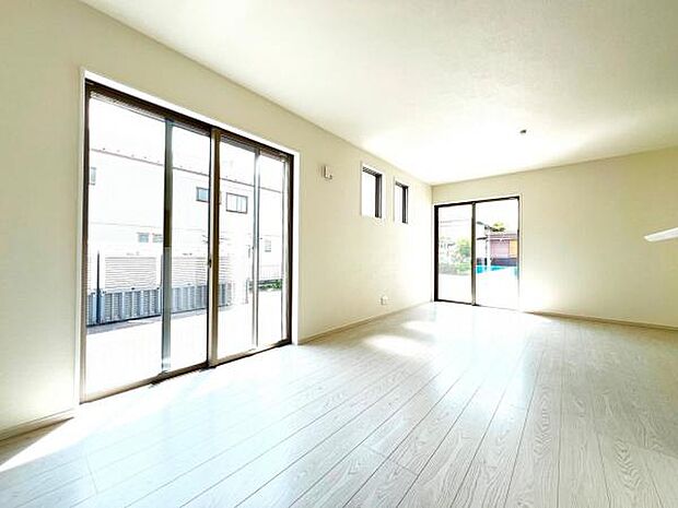 ご家族みんながゆったりくつろげる広々リビングです。