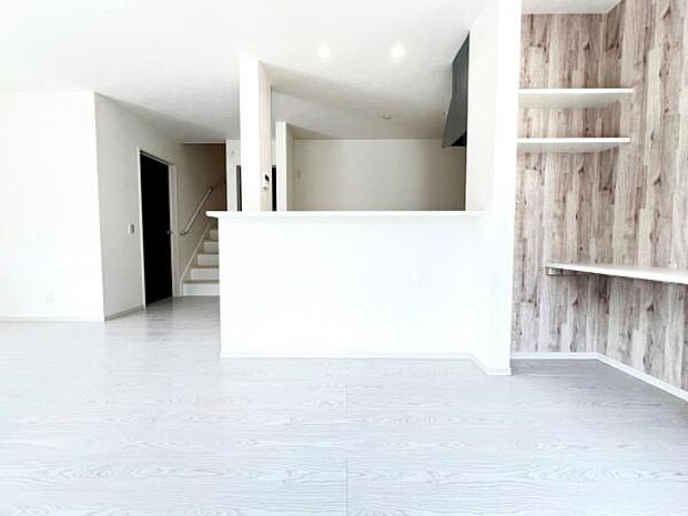 ご家族でゆったり食事が楽しめるダイニングスペースです。