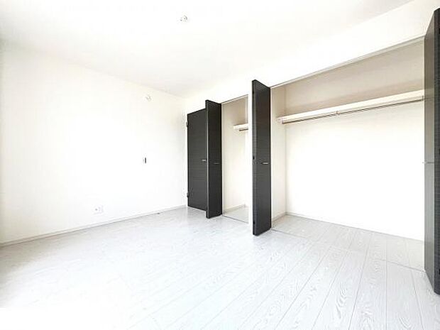 中の物を確認しやすく、取り出しやすい収納スペース。お部屋を広々とお使いいただけます。