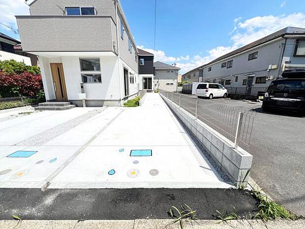 駐車場ももちろん完備しておりますのでお車所有の方にも心強いです。