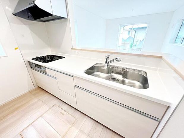 作業スペースが広く家事動線をゆったりと確保できるキッチンです。
