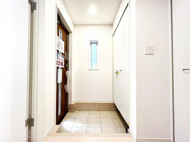 玄関内側です。