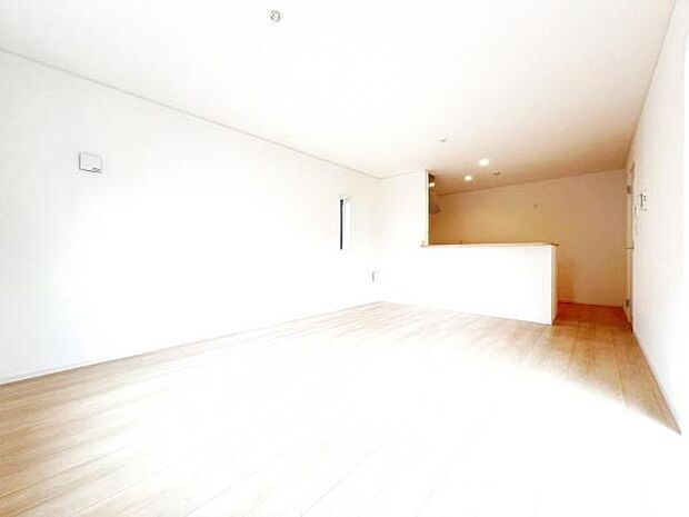 ご家族でゆったり食事が楽しめるダイニングスペースです。