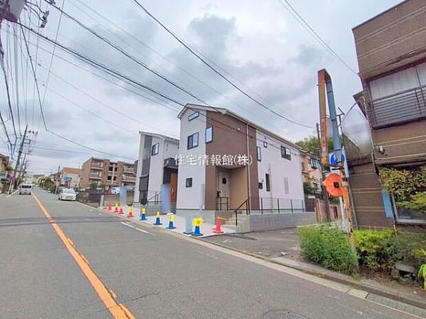 前面道路を含めた現地写真です。