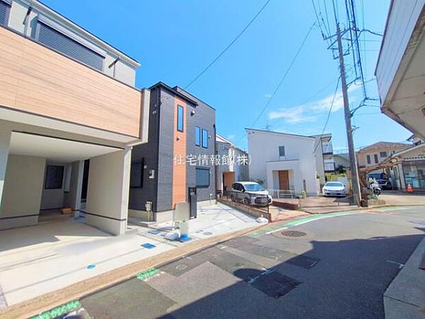 前面道路を含めた現地写真です。