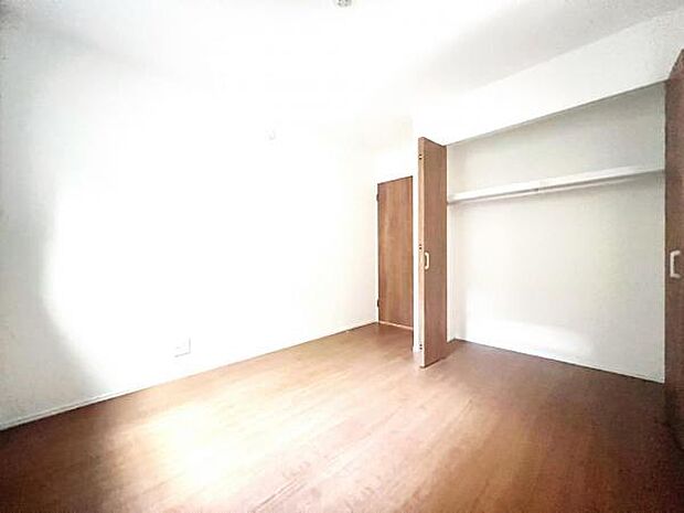 中の物を確認しやすく、取り出しやすい収納スペース。お部屋を広々とお使いいただけます。