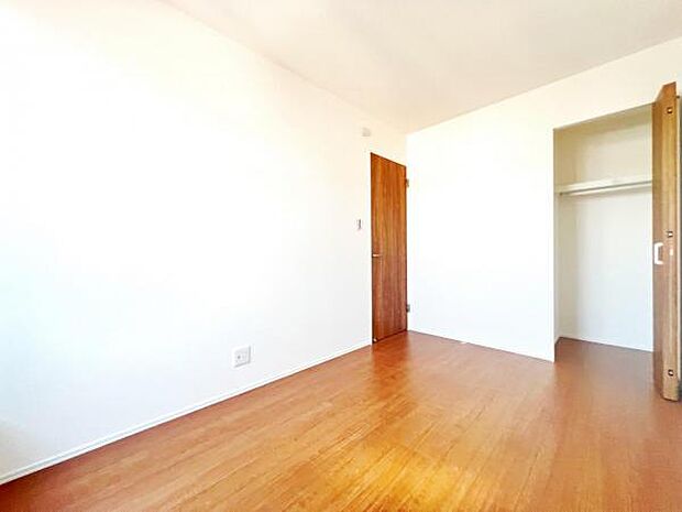 いつでもお部屋をスッキリお使い頂ける収納スペースを設置。