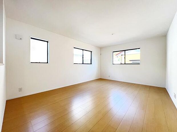 ご家族みんながゆったりくつろげる広々リビングです。