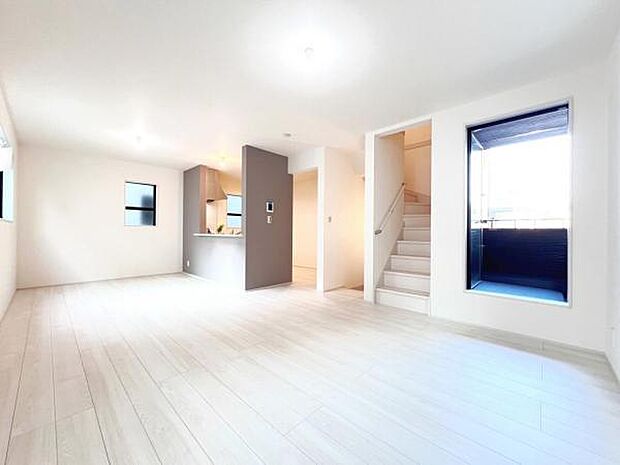 リビングダイニングになります。ご家族そろっての素敵な空間になりそうですね。