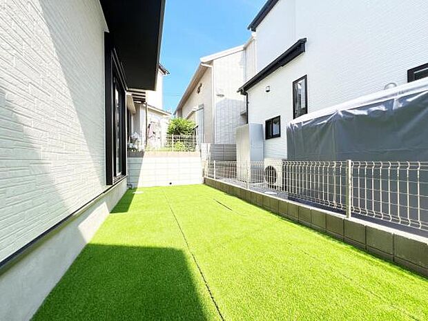 お庭スペースは、ガーデニングやお子様との外遊びなど多彩な用途でお楽しみいただけます。