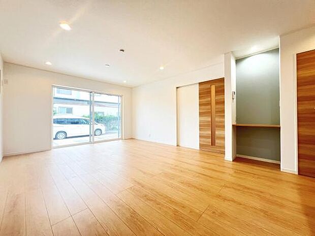 家族団らんの場所としてゆったりと居心地の良いリビングです。