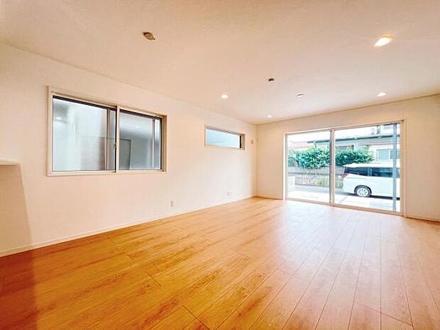 家族とゆったり時間を過ごせるリビングダイニング。