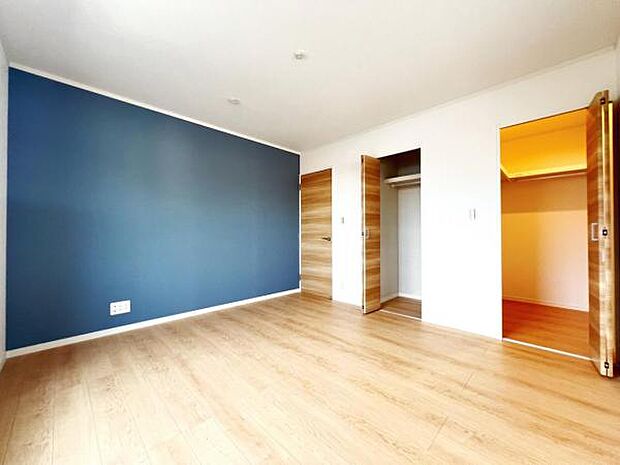 中の物を確認しやすく、取り出しやすい収納スペース。お部屋を広々とお使いいただけます。