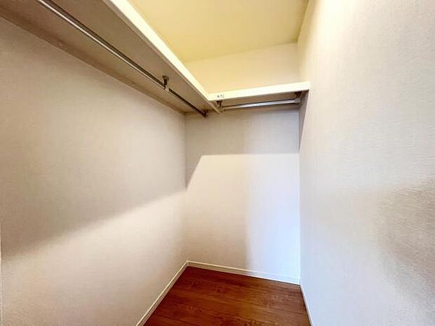 ウォークインクローゼット付きで収納も豊富。お部屋のスペースを有効的に使えそうですね。