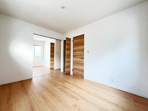 中の物を確認しやすく、取り出しやすい収納スペース。お部屋を広々とお使いいただけます。