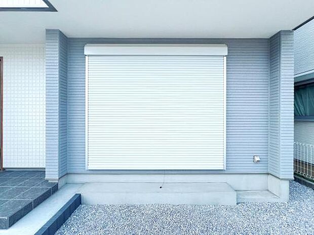 防犯設備(シャッター)のご紹介です。