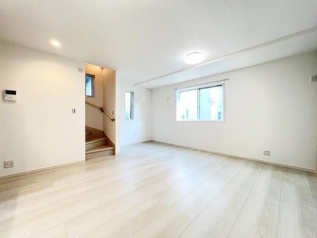 ご家族みんながゆったりくつろげる広々リビングです。