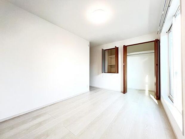 中の物を確認しやすく、取り出しやすい収納スペース。お部屋を広々とお使いいただけます。