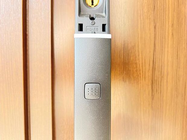 非接触型スマートキーになります。