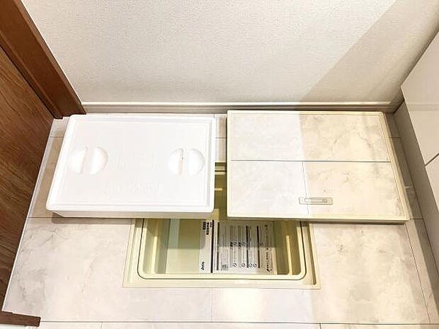 点検口・床下収納になります。