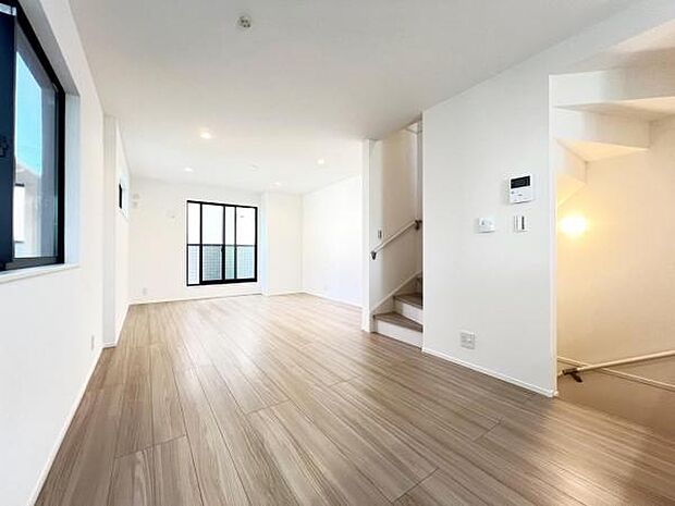 家族とゆったり時間を過ごせるリビングダイニング。