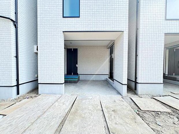 雨風から大切な愛車を守るビルトインガレージです。