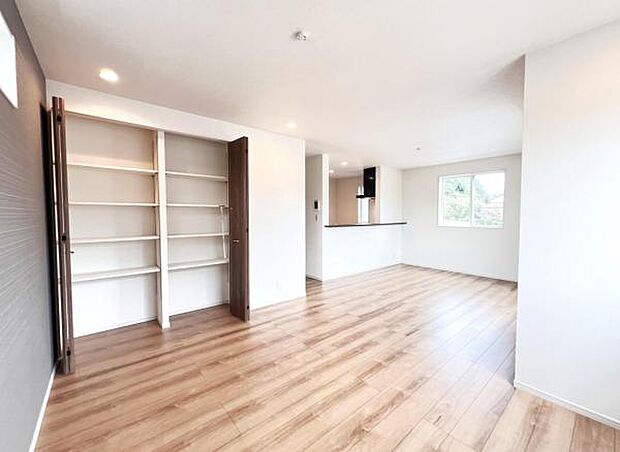 家族団らんの場所としてゆったりと居心地の良いリビングです。