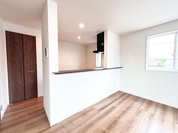 ご家族の温かい時間を演出するダイニングスペースです。